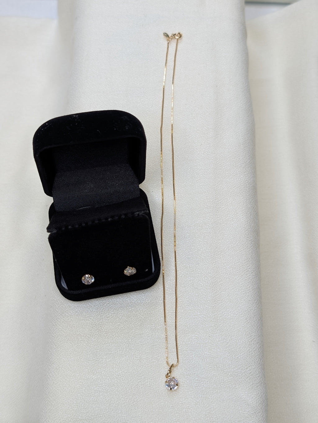 Goldene Halskette & Ohrring